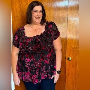 Pink and Black Size 5X Torrid Floral Velvet Tiered Babydoll Top. NWT